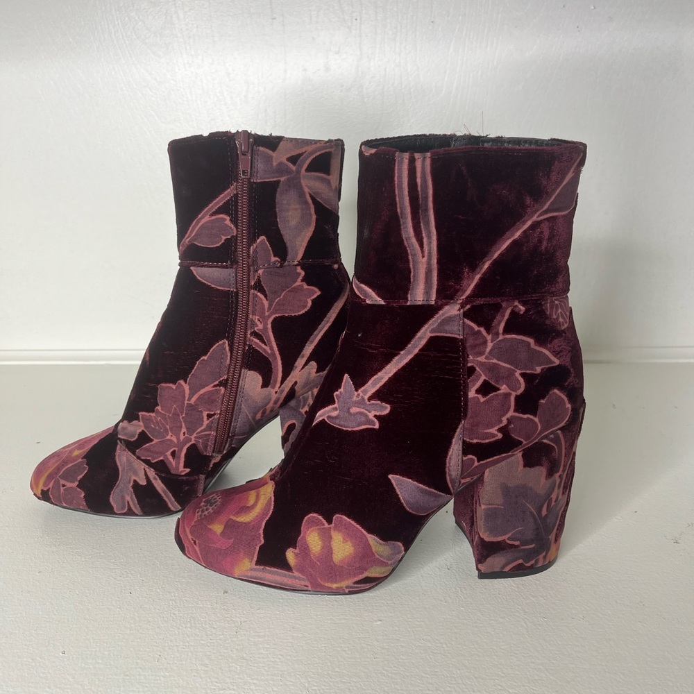 Steve Madden Goldie Grand Burgundy Velvet Floral Ankle Boots - Size 8M